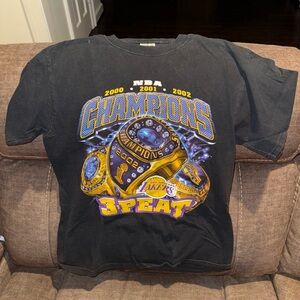 Men’s Los Angeles Lakers NBA Black Classic 3 Peat Short Sleeve Shirt Size Medium